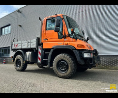 Unimog U300 with lots of hydraulics, tipping body, few kilometers and hours