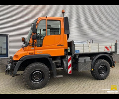 Unimog U300 with lots of hydraulics, tipping body, few kilometers and hours