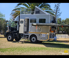 Mercedes Benz Unimog U 400 / 2004 model with 2022 habitation box vehicle has Variopilot.